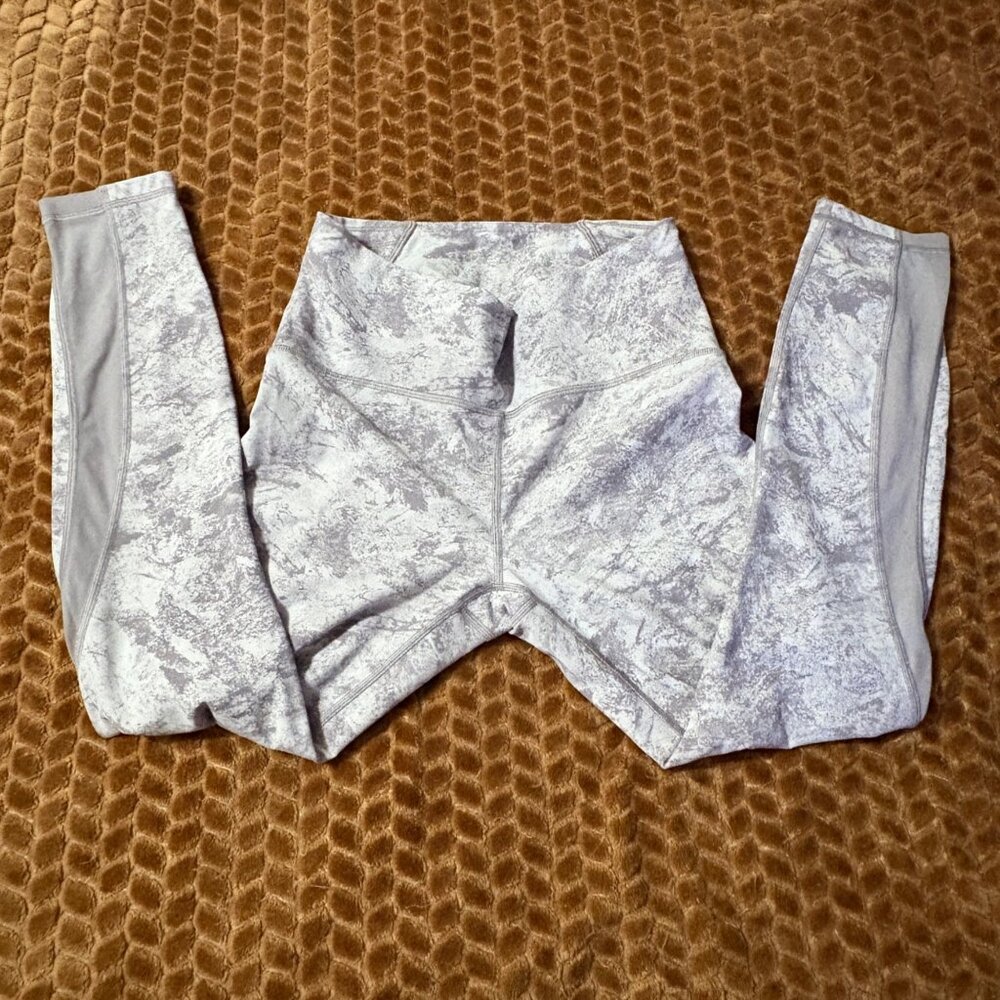 Like New Lululemon Train Times 7/8 Pant 25" Leggings White Cast Luxe Size 8 - Picture 6 of 10